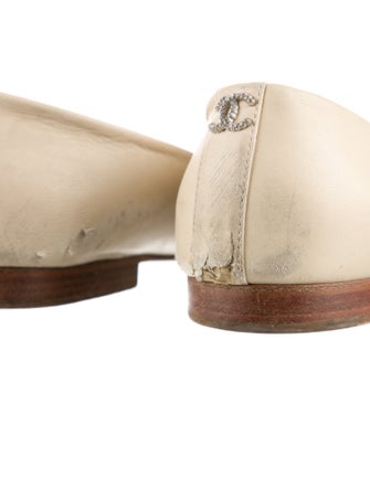 Chanel Interlocking CC Logo Leather Flats