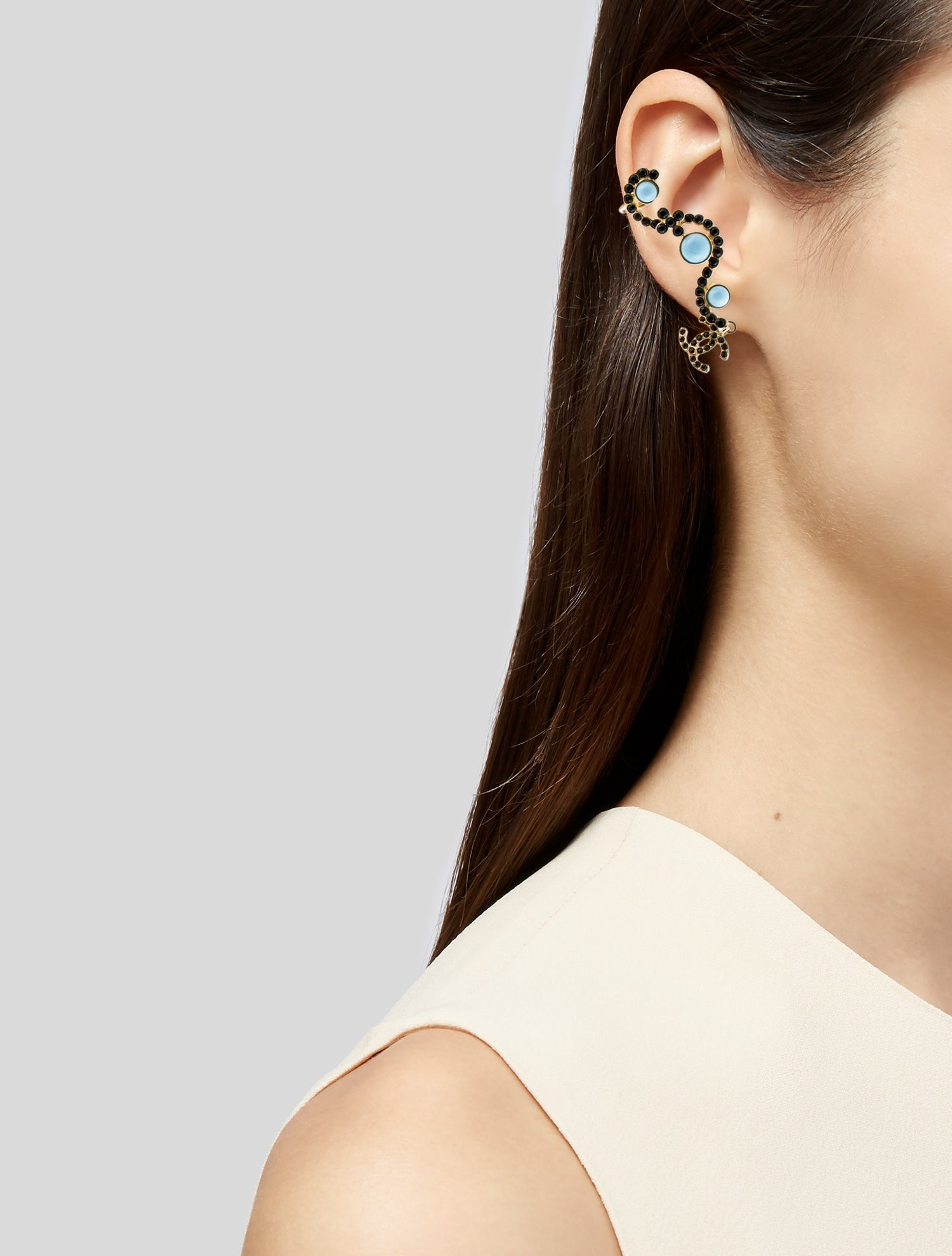 【関税無・国内発】 MIU MIU / Miu Plexi Earring Ld42 Miu Miu Plexiglass Logo Clip-On Earrings - Black, Gold-Tone