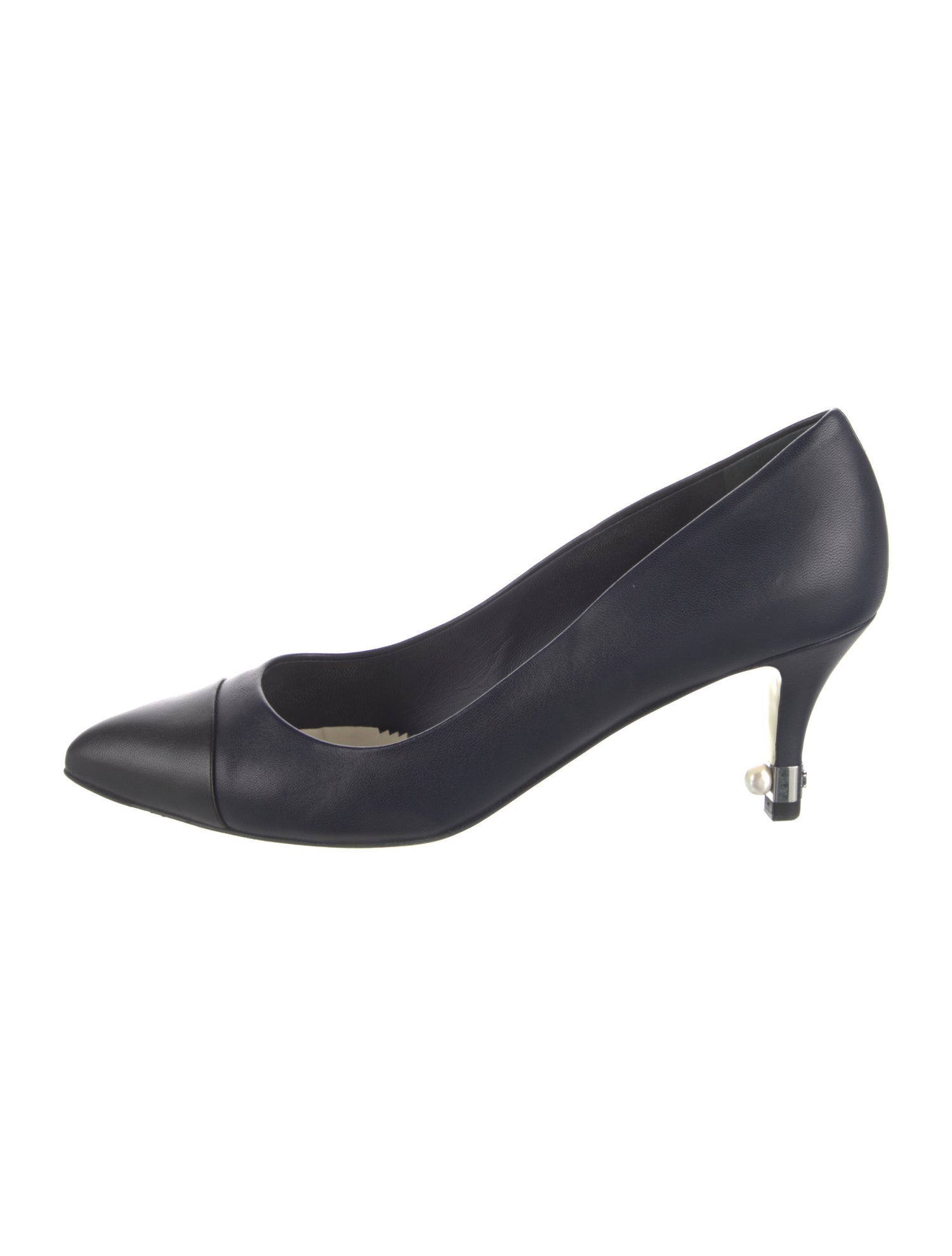 Chanel Interlocking CC Logo Leather Pumps