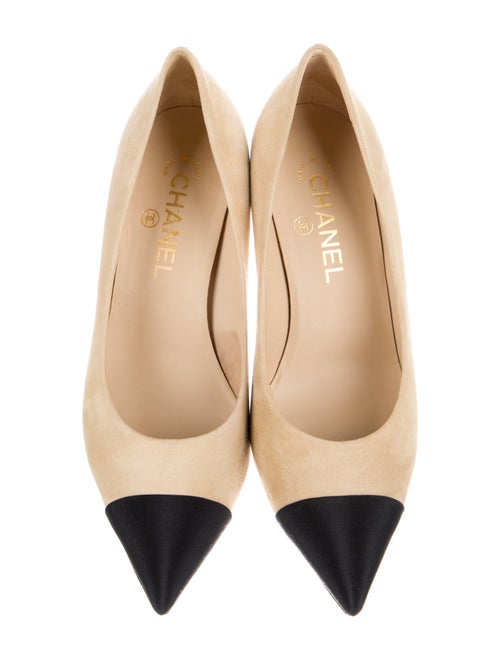 Chanel Interlocking CC Logo Suede Pumps