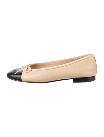 Chanel Interlocking CC Logo Leather Ballet Flats