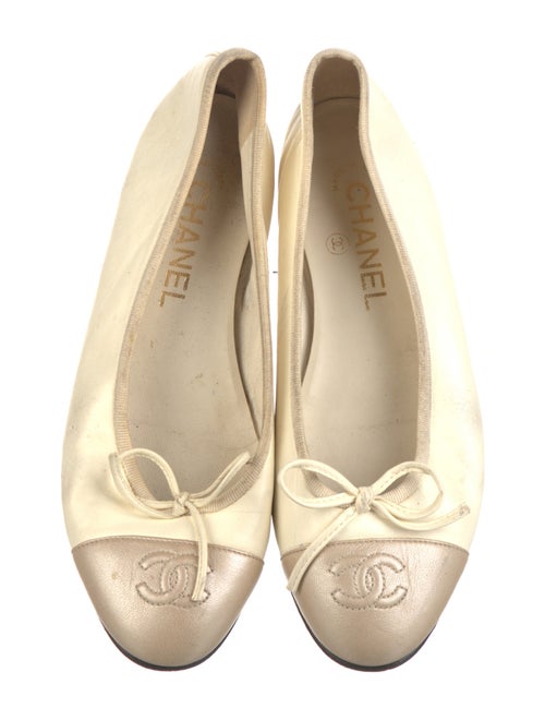 Chanel Interlocking CC Logo Leather Flats