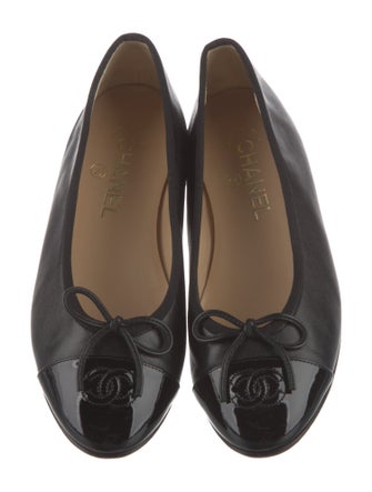 Chanel Interlocking CC Logo Leather Ballet Flats