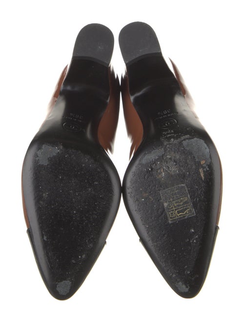 Chanel 2023 Interlocking CC Logo Pumps