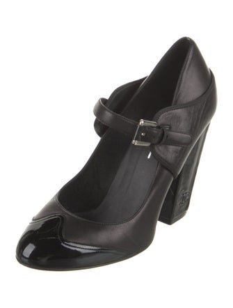 Chanel 2008 Interlocking CC Logo Pumps