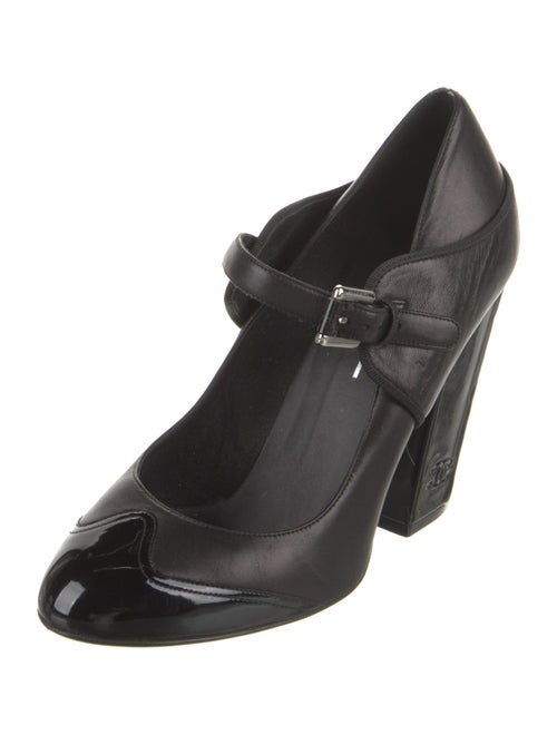 Chanel 2008 Interlocking CC Logo Pumps