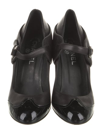 Chanel 2008 Interlocking CC Logo Pumps