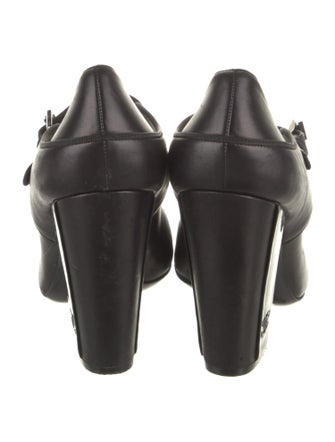 Chanel 2008 Interlocking CC Logo Pumps