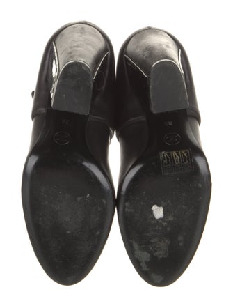 Chanel 2008 Interlocking CC Logo Pumps