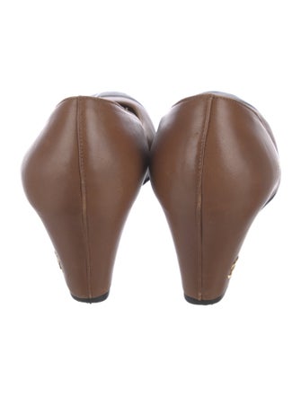 Chanel 2011 Interlocking CC Logo Pumps