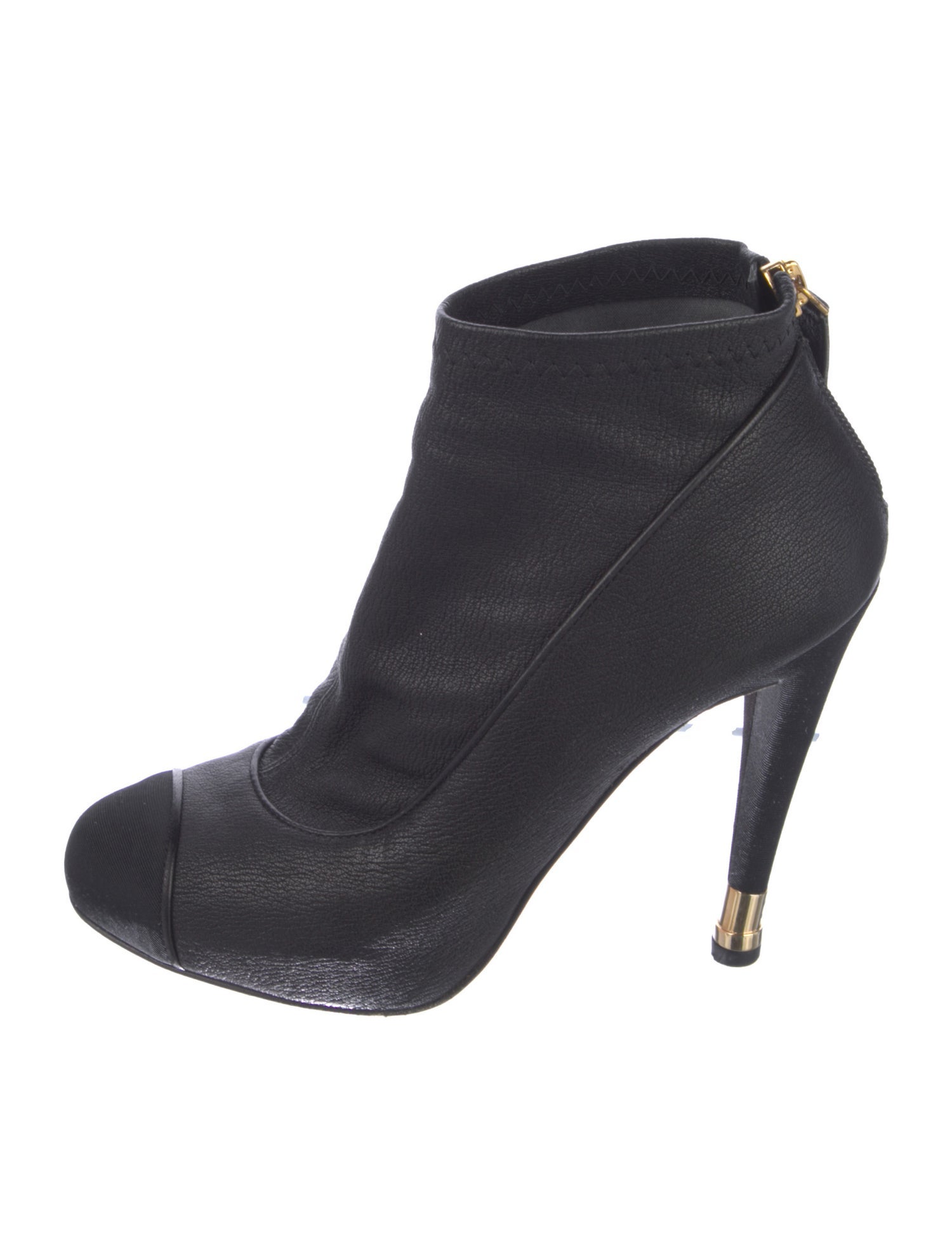 Chanel Interlocking CC Logo Lambskin Pumps