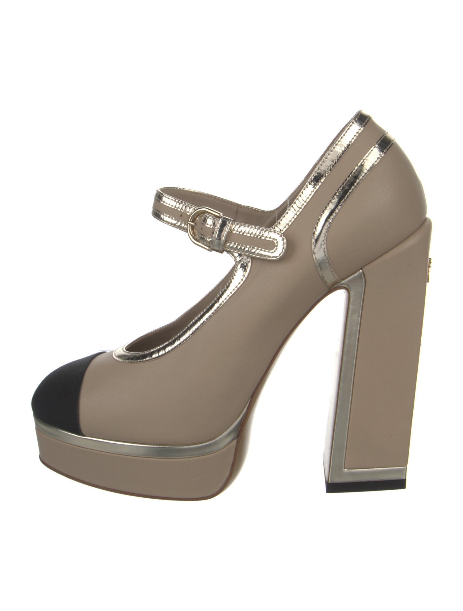 Chanel 2019 Interlocking CC Logo Pumps