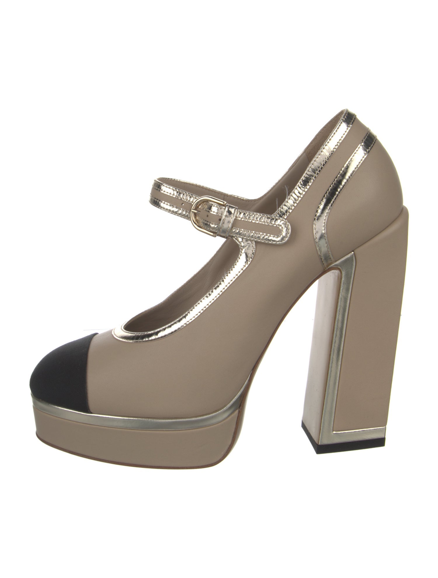 Chanel 2019 Interlocking CC Logo Pumps