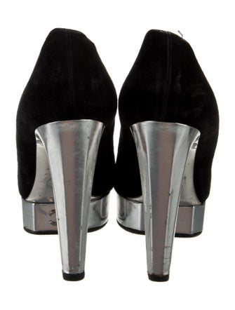 Chanel 2011 Interlocking CC Logo Pumps