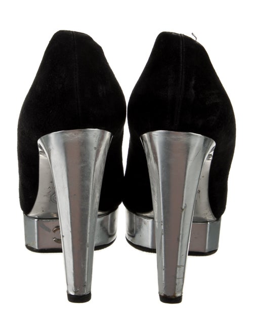 Chanel 2011 Interlocking CC Logo Pumps