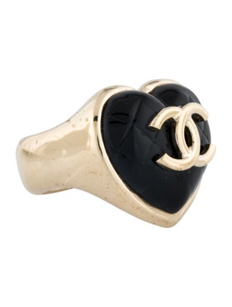 Chanel 2022 Resin CC Heart Cocktail Ring