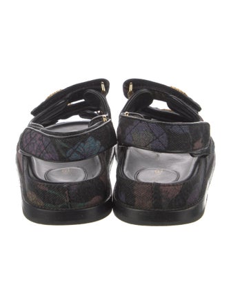 Chanel Interlocking CC Logo Canvas Slides