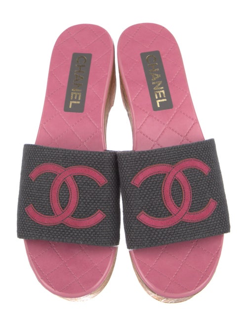Chanel Interlocking CC Logo Slides