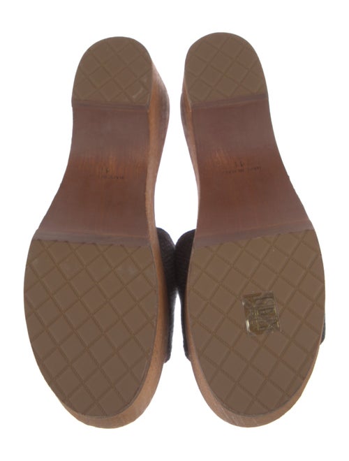 Chanel Interlocking CC Logo Slides