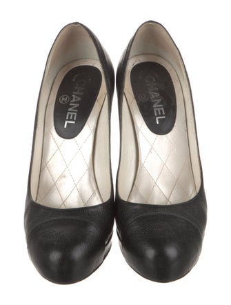 Chanel Interlocking CC Logo Leather Pumps