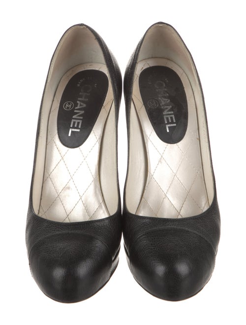 Chanel Interlocking CC Logo Leather Pumps