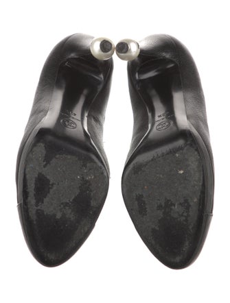 Chanel Interlocking CC Logo Leather Pumps