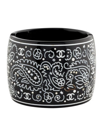 Chanel Strass & Resin Argyle Etched Hinged Bangle
