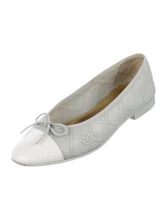 Chanel 2023 Interlocking CC Logo Flats