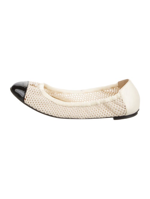 Chanel Interlocking CC Logo Leather Ballet Flats