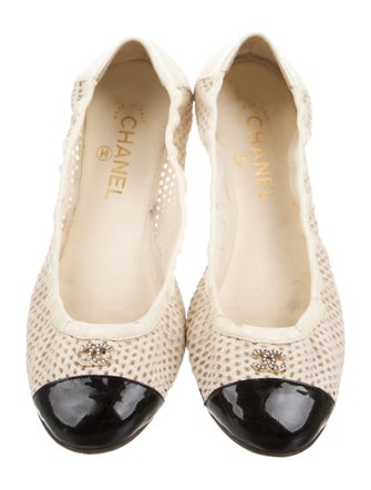 Chanel Interlocking CC Logo Leather Ballet Flats