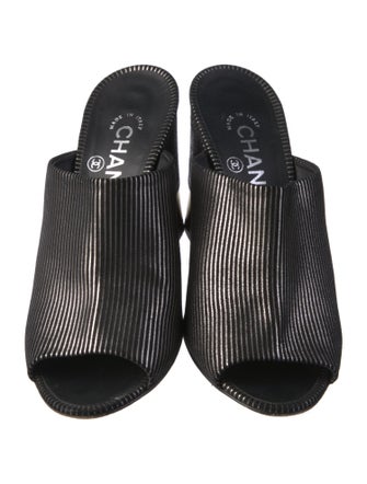 Chanel 2018 Interlocking CC Logo Slides