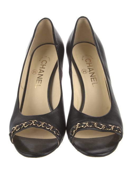 Chanel Interlocking CC Logo Leather Pumps