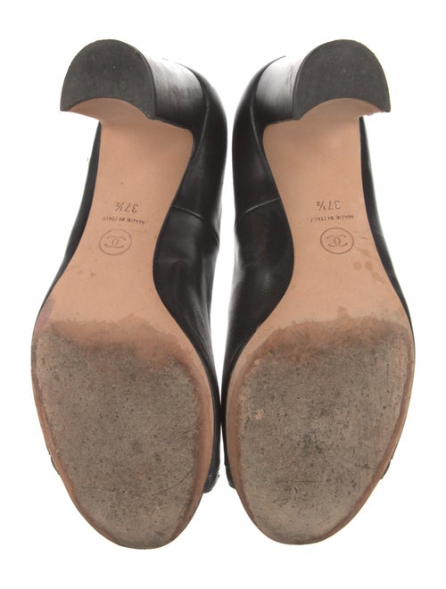 Chanel Interlocking CC Logo Leather Pumps