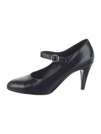Chanel 2022 Interlocking CC Logo Pumps