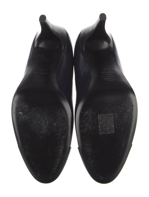 Chanel 2022 Interlocking CC Logo Pumps