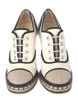 Chanel 2016 Interlocking CC Logo Pumps