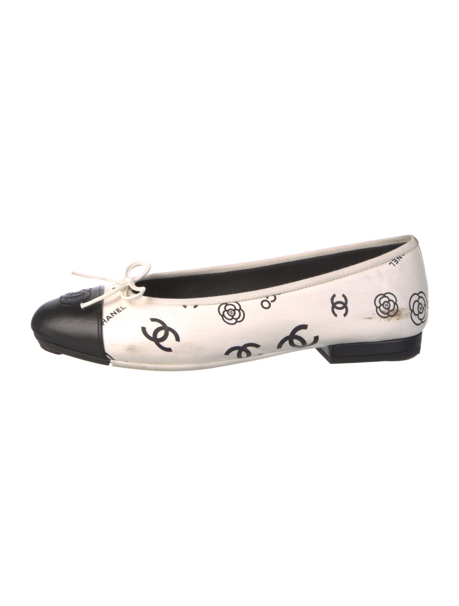 Chanel 2023 Interlocking CC Logo Ballet Flats