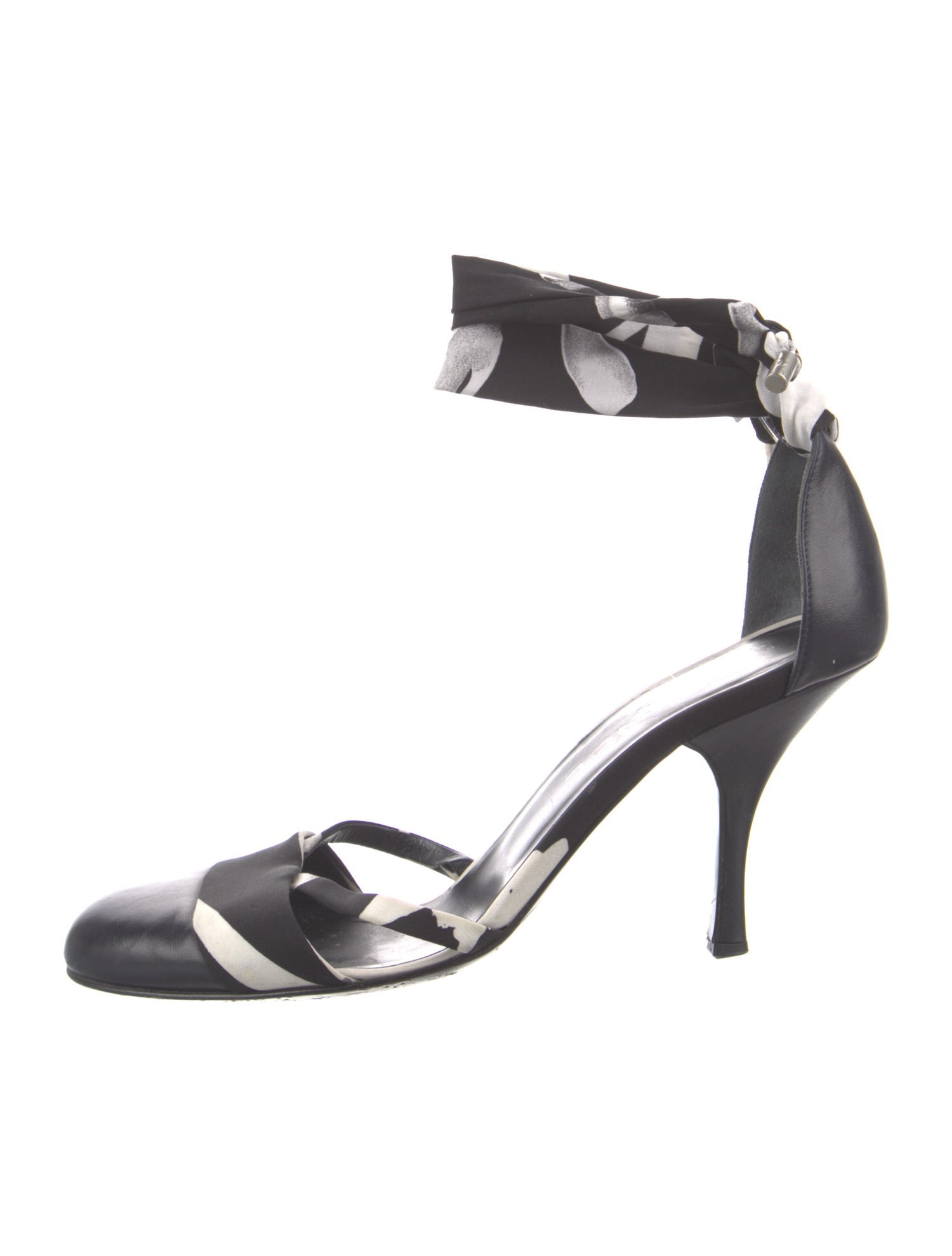 Chanel Vintage 2004 D'Orsay Pumps