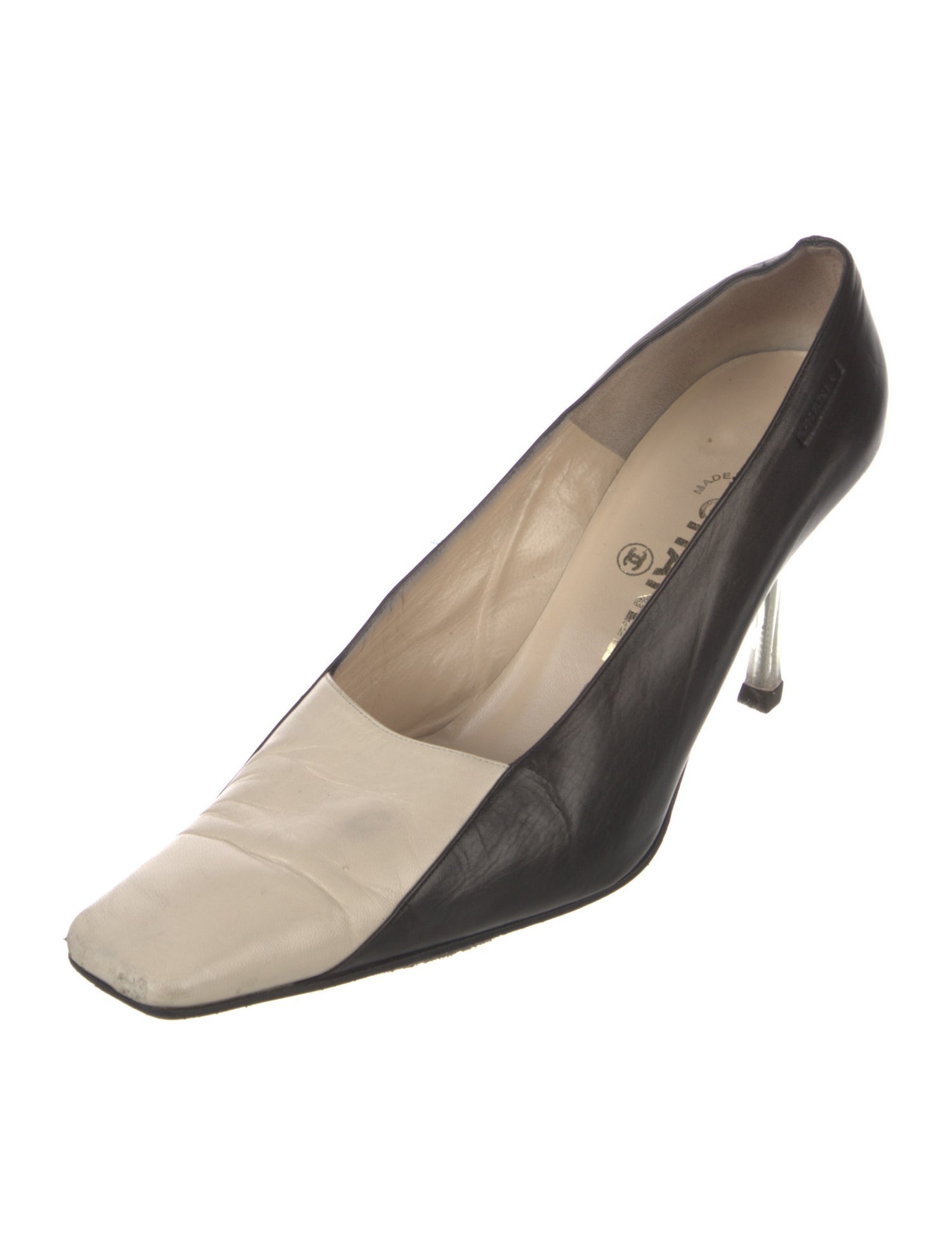 Chanel Interlocking CC Logo Leather Pumps