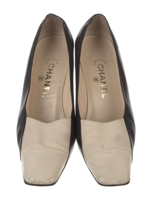 Chanel Interlocking CC Logo Leather Pumps