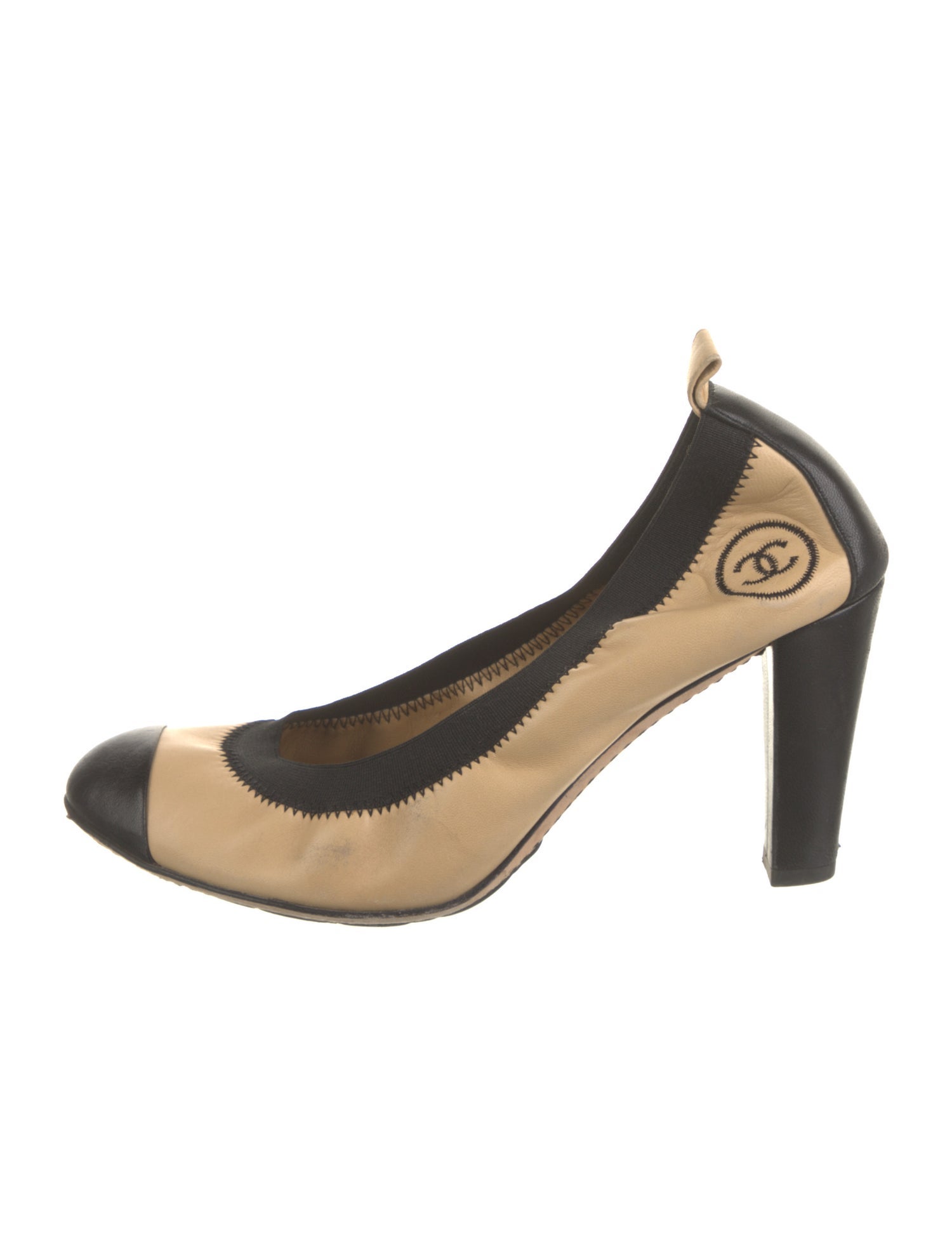 Chanel Interlocking CC Logo Leather Pumps