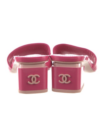 Chanel Interlocking CC Logo Patent Leather Slides