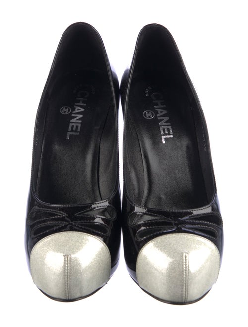 Chanel 2001 Interlocking CC Logo Pumps