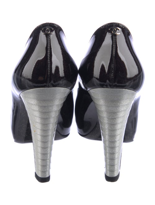 Chanel 2001 Interlocking CC Logo Pumps