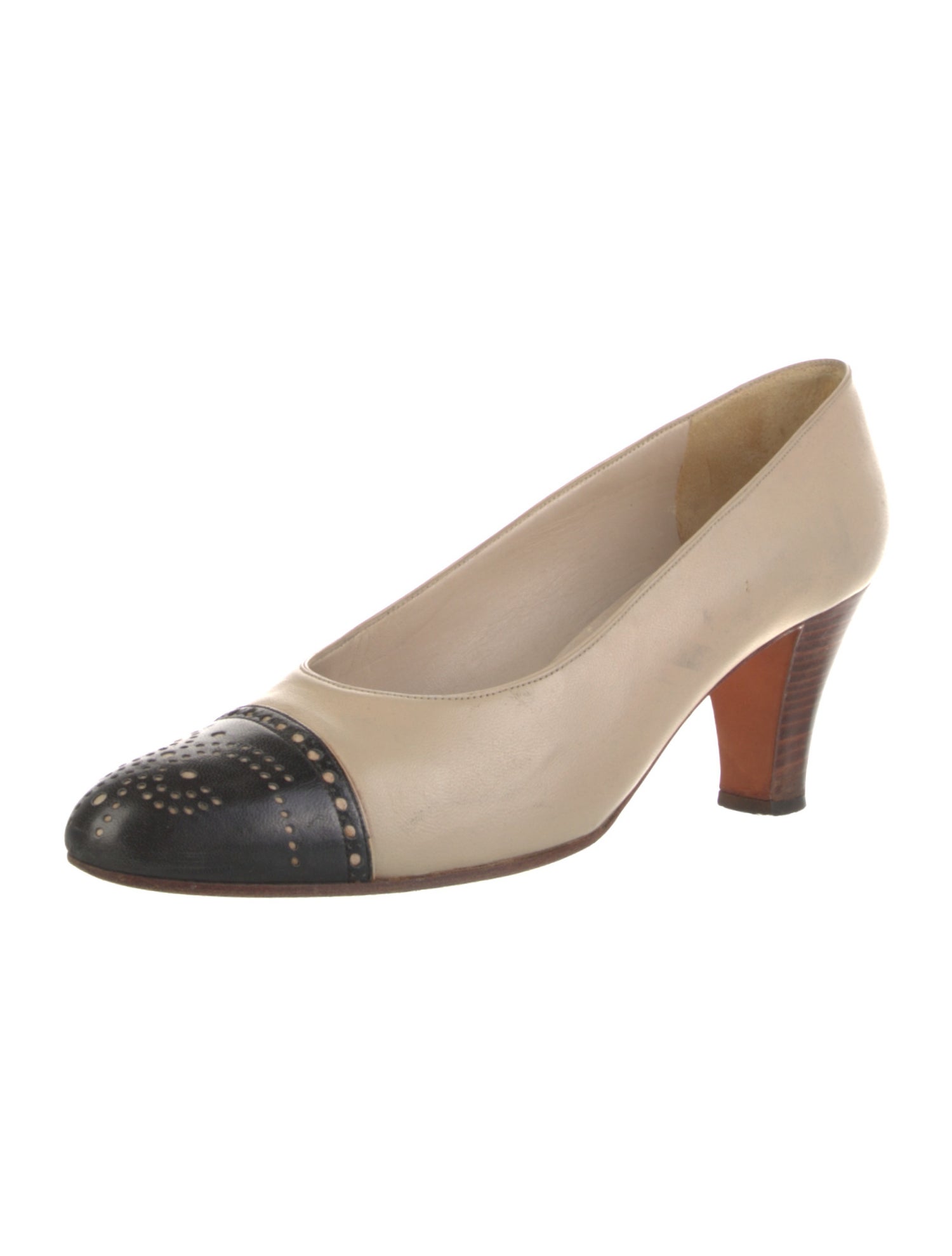 Chanel Interlocking CC Logo Leather Pumps