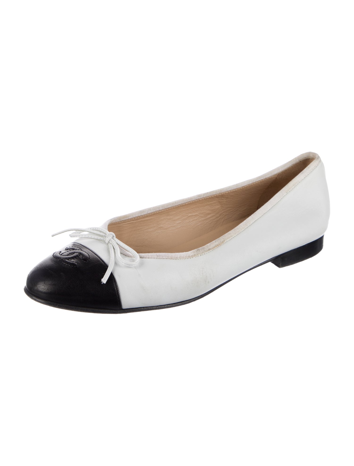 Chanel Interlocking CC Logo Leather Ballet Flats