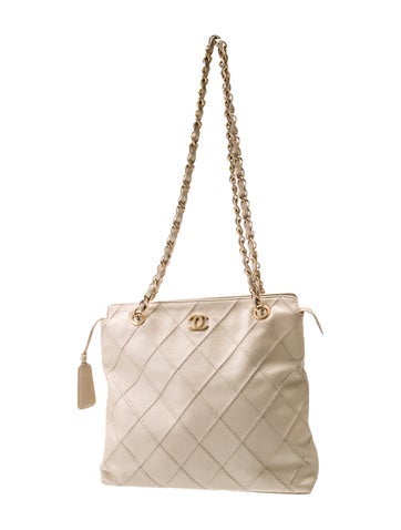 Chanel Shoulder Bags Diamond Quilted CC Bag