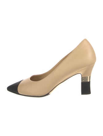 Chanel 2020 Interlocking CC Logo Pumps