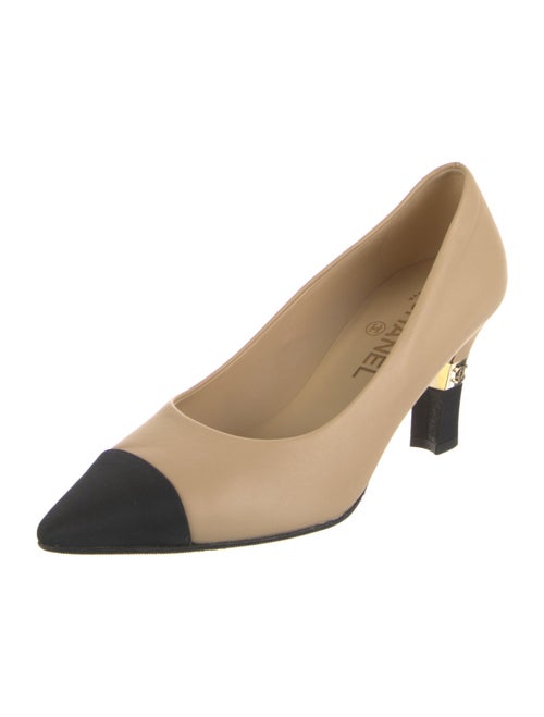 Chanel 2020 Interlocking CC Logo Pumps