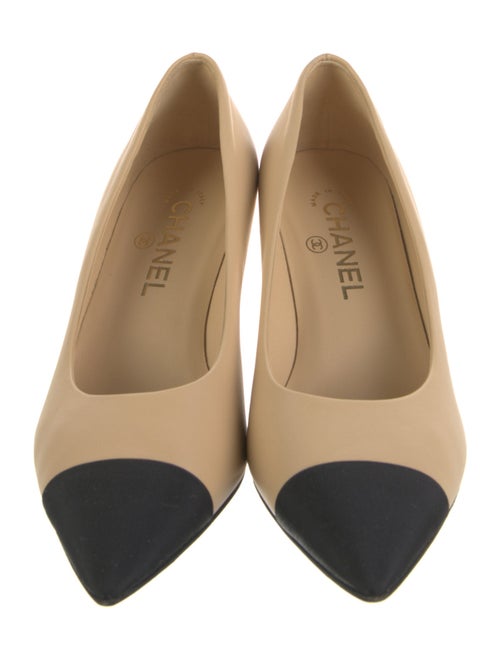 Chanel 2020 Interlocking CC Logo Pumps